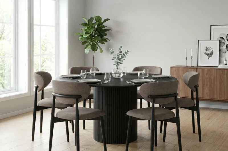 Kopparbo spisegruppe rund 130 cm svart med 6 Molly spisestoler - Svart - Møbler - Bord - Spisegruppe
