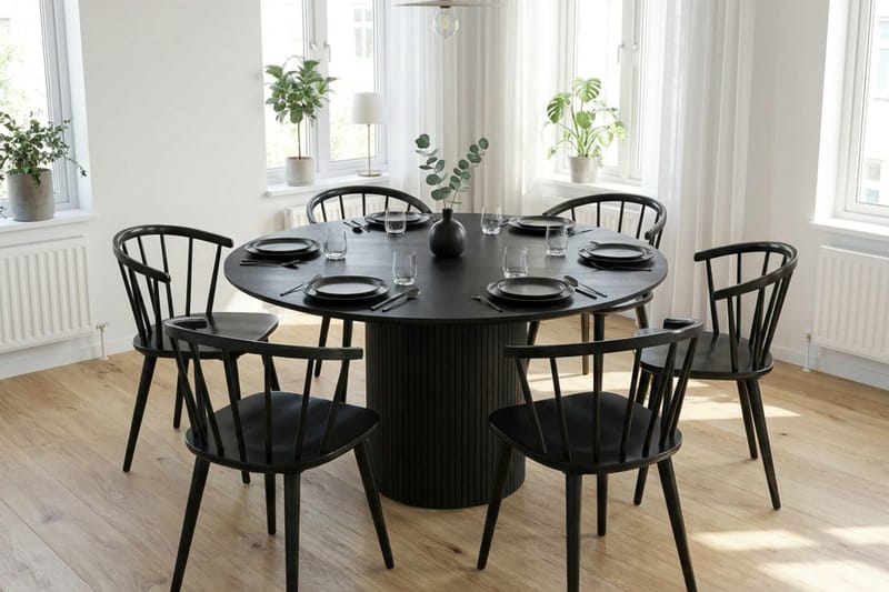 Kopparbo spisegruppe rund 130 cm svart med 6 Tyrö spisestoler - Svart - Møbler - Bord - Spisegruppe