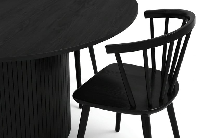 Kopparbo spisegruppe rund 130 cm svart med 6 Tyrö spisestoler - Svart - Møbler - Bord - Spisegruppe