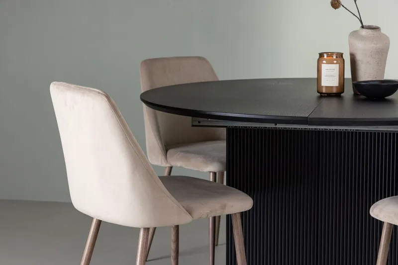 Matilda uttrekkbart spisebord 130/180 cm med 4 Night spisestoler - Møbler - Bord - Spisegruppe