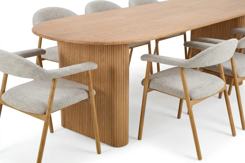 Noira spisegruppe 220–320 cm uttrekkbar i eik med 6 Ronja spisestoler - Sand/eik - Møbler - Bord - Spisegruppe