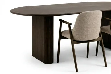Noira spisegruppe uttrekkbar 160–220 cm røkt eik med 6 Reciclar spisestoler - Røkt eik - Møbler - Bord - Spisegruppe