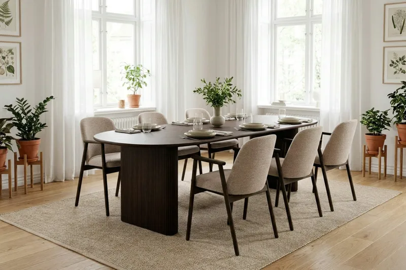 Noira spisegruppe uttrekkbar 220–320 cm røkt eik med 6 Reciclar spisestoler - Røkt eik - Møbler - Bord - Spisegruppe