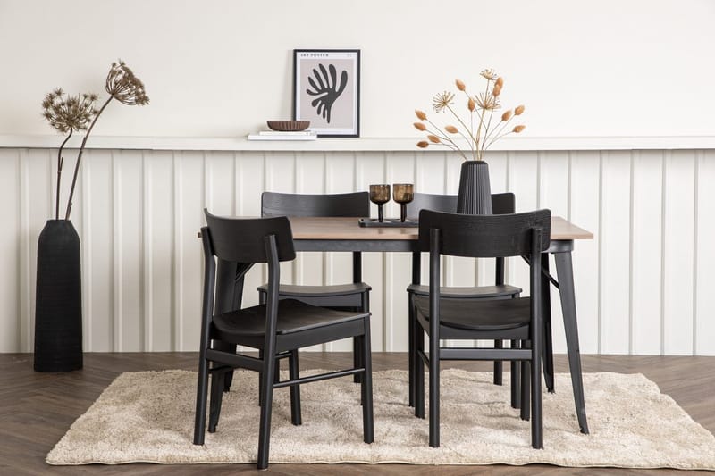 Ochovi spisebord 140 cm med 4 Montros spisestoler