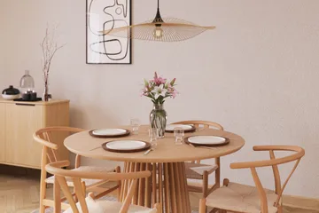 Peyra Matgruppe 120 cm Rund Eik med 4 Dastoori Spisestol - Natur - Møbler - Bord - Spisegruppe