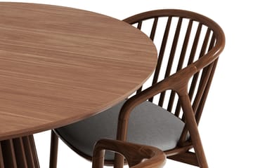 Peyra Rund Spisegruppe 120 cm med 4 Noira Spisestoler - Valnøtt - Møbler - Bord - Spisegruppe