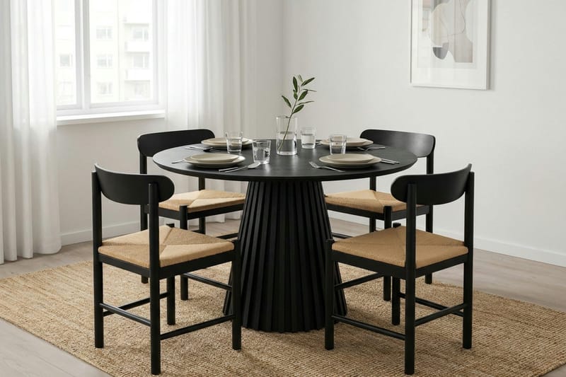 Peyra Spisegruppe rund 110 cm Svart med 4 Malte Spisestoler - Møbler - Bord - Spisegruppe