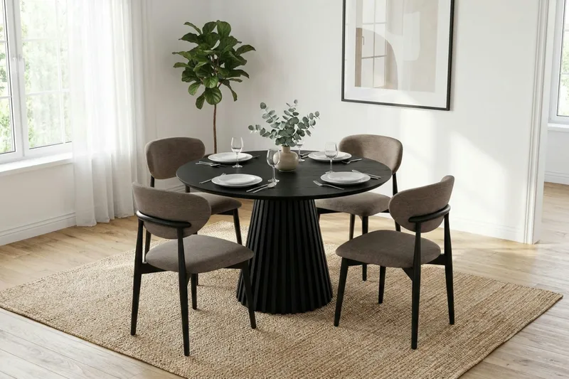 Peyra spisegruppe rund 110 cm svart med 4 Molly spisestoler - Svart - Møbler - Bord - Spisegruppe