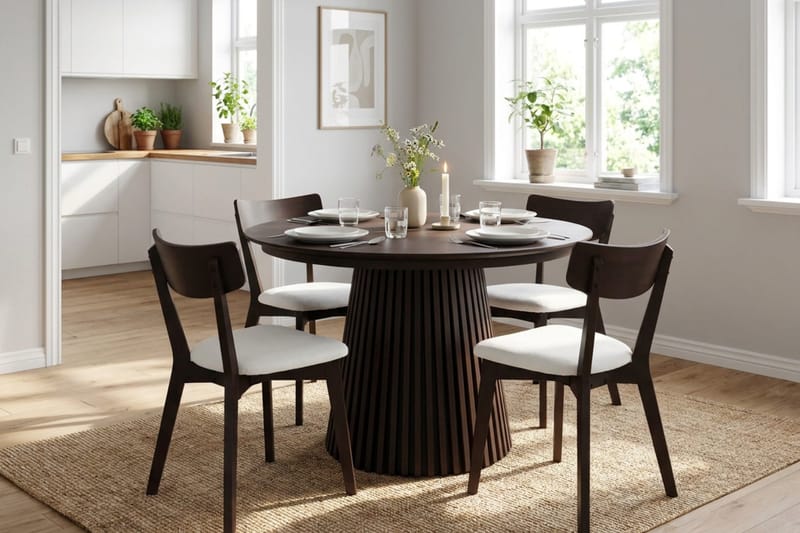 Peyra spisegruppe uttrekkbar rund 120–220 cm i røkt eik med 4 Amelia spisestoler med pute - Røkt eik/beige - Møbler - Bord - Spisegruppe