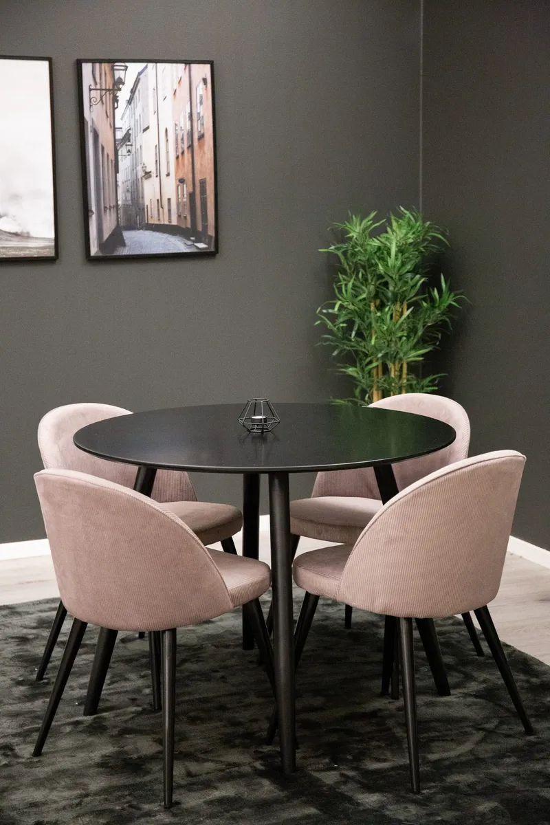 Plaza Spisebord 100x100 cm med 4 Velvet Spisestoler i Kordfløyel