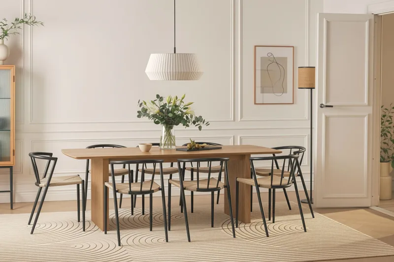 Richeto Spisebord 240 cm med 8 Winston Spisestoler - Naturlig finish / Beige / Metallben Svart - Møbler - Bord - Spisegruppe