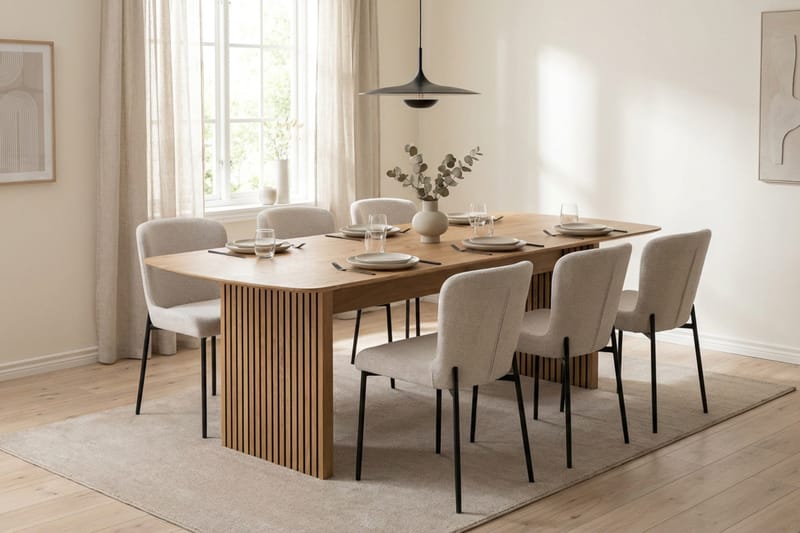 Richeto Spisegruppe Eik 240 cm med 6 Elsie Spisestoler - Eik/Hvit - Møbler - Bord - Spisegruppe