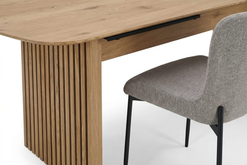 Richeto Spisegruppe Eik 240 cm med 6 Elsie Spisestoler - Eik/Lys grå - Møbler - Bord - Spisegruppe