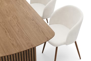 Richeto Spisegruppe med 4 Greya Spisestoler med Armlener - Naturlig Finish/Hvit Bouclé - Møbler - Bord - Spisegruppe