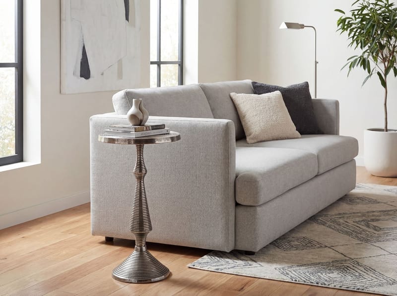 Rivnor rundt sidebord 30 cm i aluminium - sølv - Møbler - Bord - Barbord & ståbord