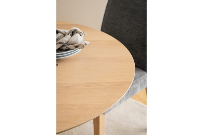 Sanae Spisebord 105 cm Rund - Eg - Møbler - Bord - Spisebord & kjøkkenbord
