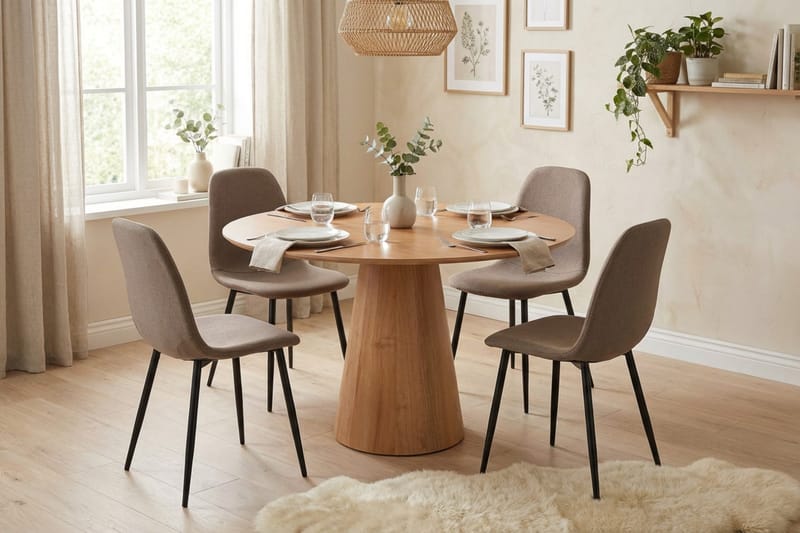 Siena spisegruppe rund 110 cm eik med 4 Nibe spisestoler - Eik - Møbler - Bord - Spisegruppe