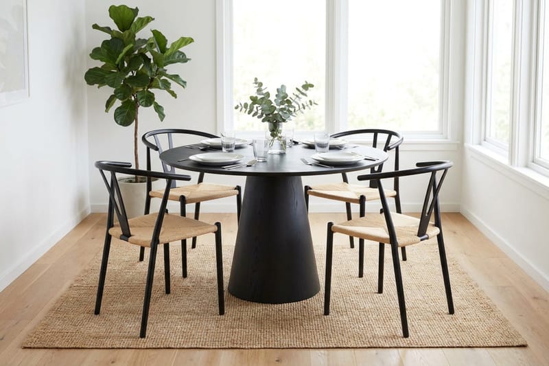 Siena spisegruppe rund 110 cm svart med 4 Elysia spisestoler - Svart - Møbler - Bord - Spisegruppe