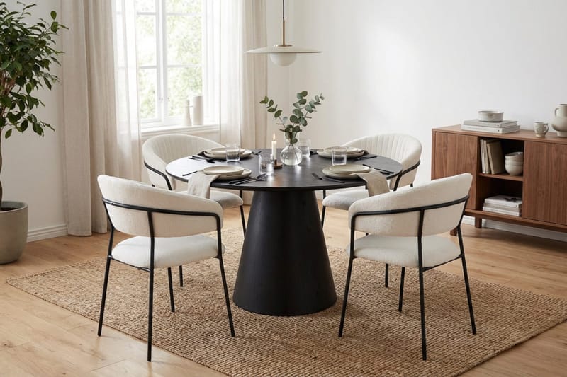 Siena spisegruppe rund 110 cm svart med 4 Karol spisestoler - Svart - Møbler - Bord - Spisegruppe