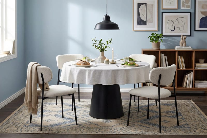 Siena spisegruppe rund 110 cm svart med 4 Lucy spisestoler - Svart - Møbler - Bord - Spisegruppe