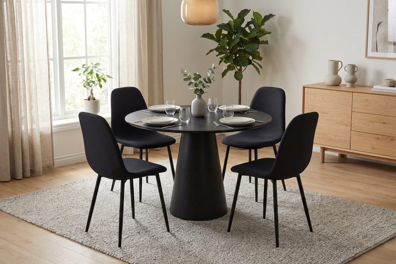 Siena spisegruppe rund 110 cm svart med 4 Nibe spisestoler - Svart - Møbler - Bord - Spisegruppe