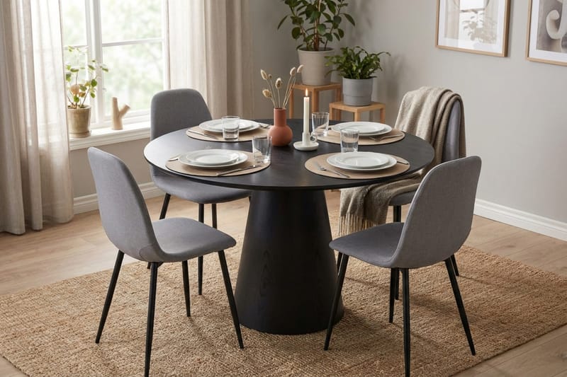 Siena spisegruppe rund 110 cm svart med 4 Nibe spisestoler - Svart - Møbler - Bord - Spisegruppe