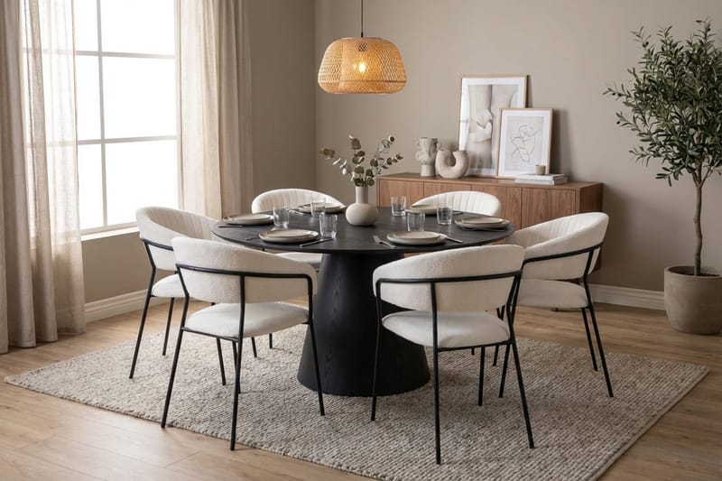 Siena spisegruppe rund 130 cm svart med 6 Karol spisestoler - Svart - Møbler - Bord - Spisegruppe