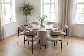Siena spisegruppe rund 150 cm hvitlasert med 6 Lucy spisestoler - Hvitbeiset eik - Møbler - Bord - Spisegruppe