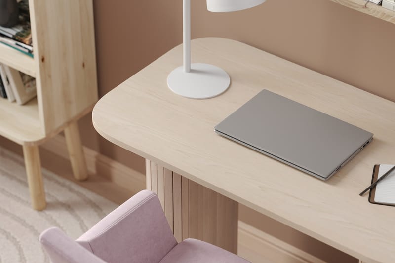 Skrivebord Uppveda - Lyst hvitlasert eik - Skrivebord - Databord & PC bord