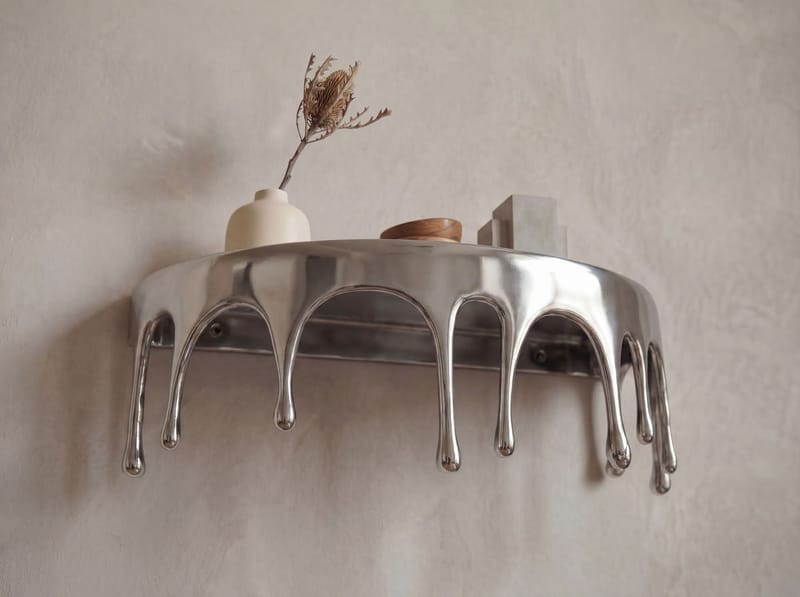 Arvik vegghylle 60 cm i aluminium med dråpedesign - sølv - Møbler - Bord - Sofabord & salongbord - Sofabord med oppbevaring