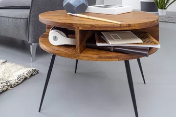 Irias Sofabord 60 cm med Oppbevaring Hylle Rundt - Massivt Tre/Svart - Møbler - Bord - Sofabord & salongbord