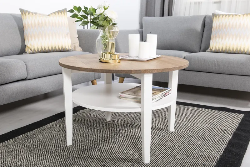 Mantorp Sofabord 80 cm Rundt med Oppbevaring Hylle - Massiv Eik/Hvit - Møbler - Bord - Sofabord & salongbord