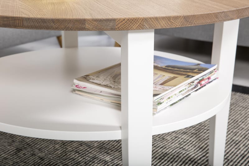 Mantorp Sofabord 80 cm Rundt med Oppbevaring Hylle - Massiv Eik/Hvit - Møbler - Bord - Sofabord & salongbord - Sofabord med oppbevaring