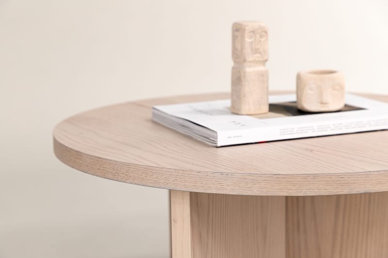 Saltö Rundt Sofabord 85 cm med Krysseben i Tre - Beige - Møbler - Bord - Sofabord & salongbord
