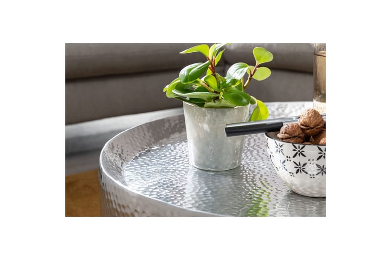 Sofabord Wohnling rundt metall 60 cm hammerutseende, orientalsk stil Sølv - Sølv - Møbler - Bord - Sofabord & salongbord