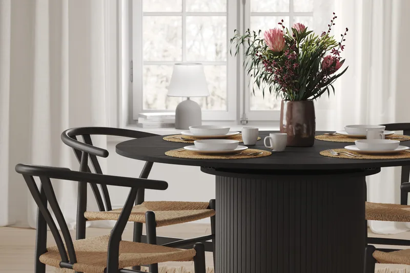 Spisebord Rundt Kopparbo 130 cm - Svart Tre / Riflet - Møbler - Bord - Spisebord & kjøkkenbord