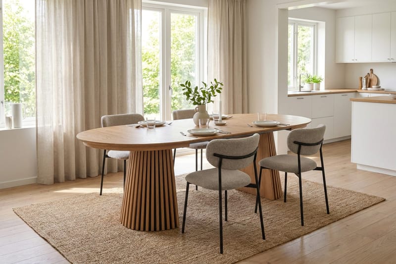 Spisegruppe Bark Peyra 120-220 cm Eik Greige bouclé/metallben svart - Møbler - Bord - Spisegruppe