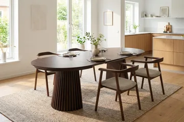 Spisegruppe Bark Peyra 120-220 cm Røkt eik Røkt eik/Beige - Møbler - Bord - Spisegruppe