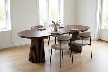 Spisegruppe Bark Peyra 120–220 cm Valnøtt Greige bouclé/metallben svart - Møbler - Bord - Spisegruppe