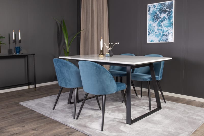 Spisegruppe Venture Home Estelle spisegruppe 140 cm rektangulær med 4 Velvet-stoler Svart/blå/hvit - Møbler - Bord - Spisegruppe