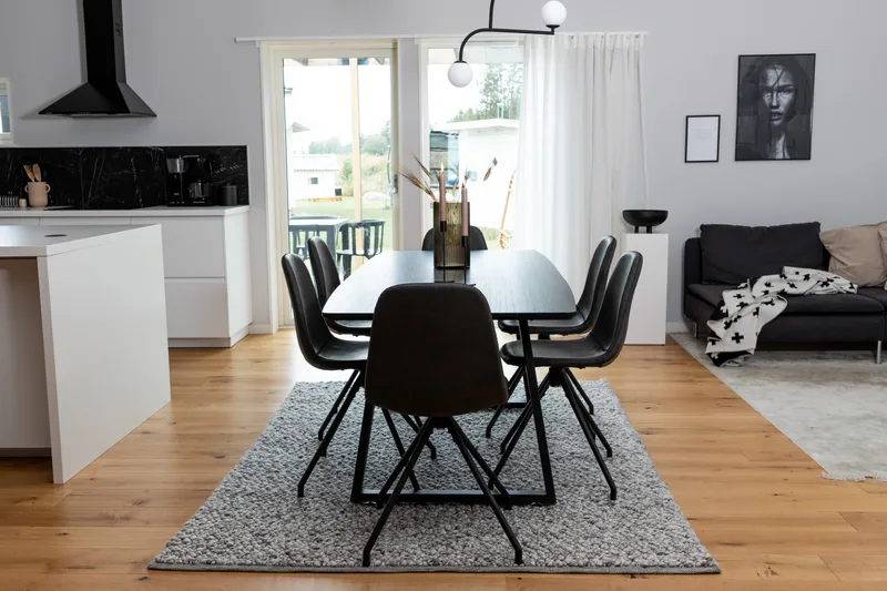 Spisegruppe Venture Home Inca spisegruppe uttrekkbar 160 cm rektangulær med 6 Polar-stoler Svart