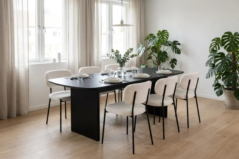 Alma spisegruppe rektangulær 220 cm svart med 6 Gemmiano spisestoler - Svartbeiset eik - Møbler - Bord - Spisegruppe