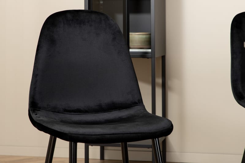 Biana Spisegruppe 110 cm Rund inkl. 4 Pontus Stoler - Svart - Møbler - Bord - Spisegruppe