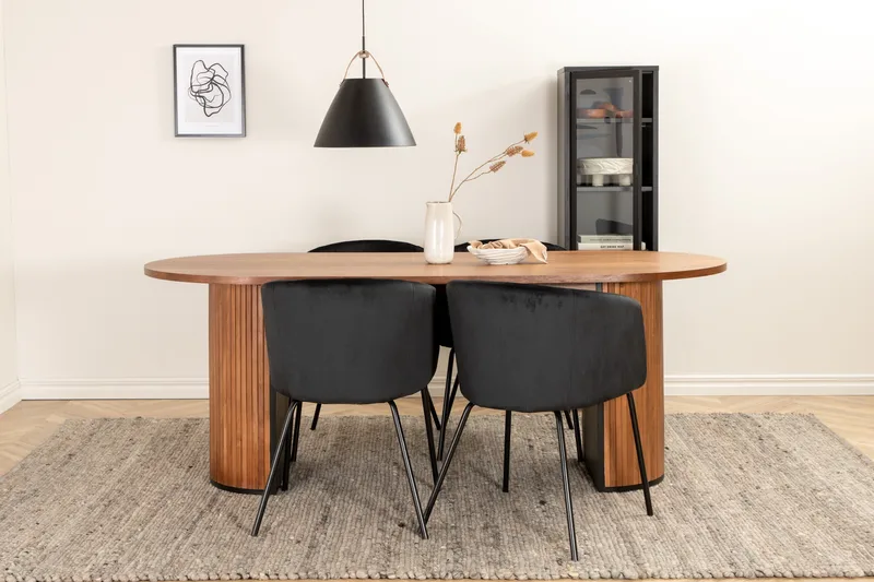 Biana Spisegruppe 200 cm Oval inkl. 4 Berita Fløyelsstoler - Valnøttbrun/Svart - Møbler - Bord - Spisegruppe