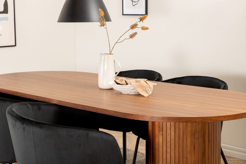 Biana Spisegruppe 200 cm Oval inkl. 4 Berita Fløyelsstoler - Valnøttbrun/Svart - Møbler - Bord - Spisegruppe