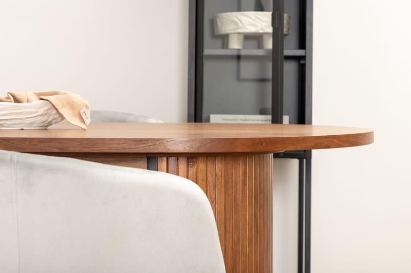 Biana Spisegruppe 200 cm Oval inkl. 4 Berita Fløyelsstoler - Valnøttbrun/Svart/Grå - Møbler - Bord - Spisegruppe