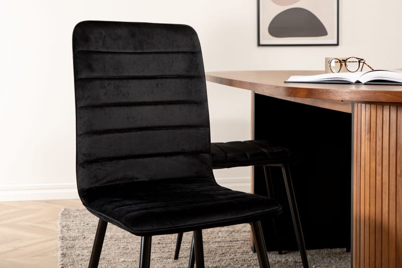 Biana Spisegruppe 200 cm Oval inkl. 4 Robin Fløyelsstoler - Valnøttbrun/Svart - Møbler - Bord - Spisegruppe