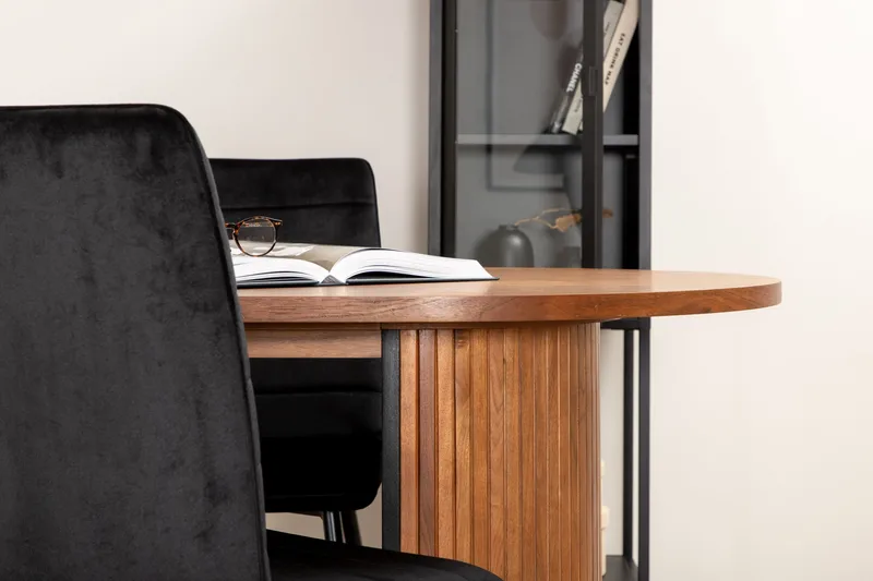 Biana Spisegruppe 200 cm Oval inkl. 4 Robin Fløyelsstoler - Valnøttbrun/Svart - Møbler - Bord - Spisegruppe