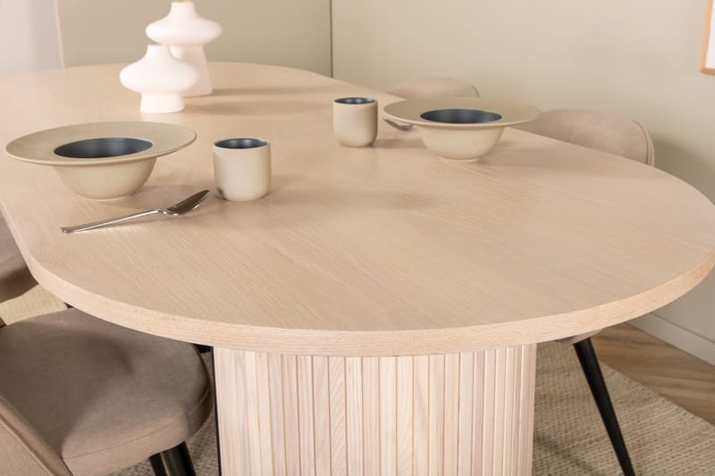 Biana Spisegruppe 200 cm Oval inkl. 4 Velvets Stoler - Beige/Svart - Møbler - Bord - Spisegruppe