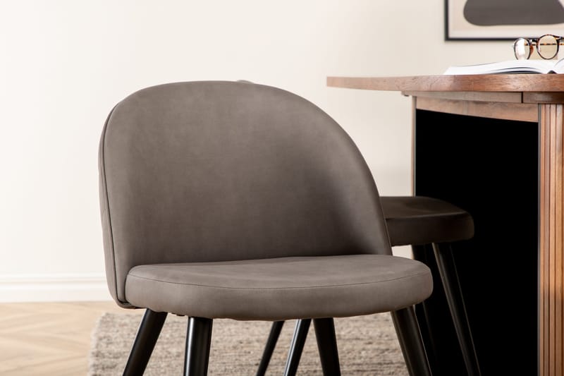 Biana Spisegruppe 200 cm Oval inkl. 4 Velvets Stoler - Valnøttbrun/Grå/Svart - Møbler - Bord - Spisegruppe